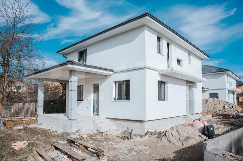 Casă individuală cu 4 camere cu Canalizare în Calea Moldovei