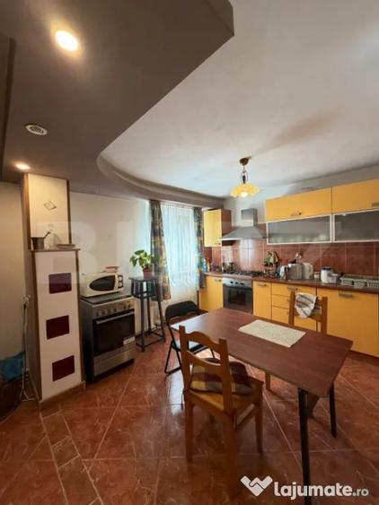 Apartament cu 4 camere decomandat în Rovinari