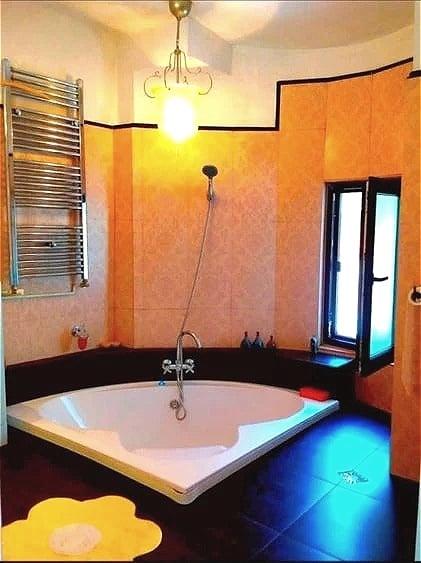 Apartament cu 3 camere decomandat, mobilat în Moșilor