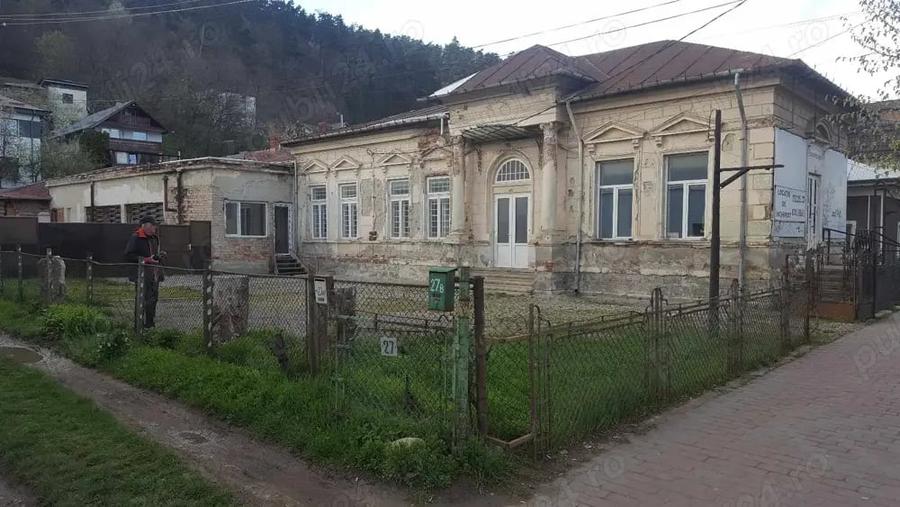 Casă cu 6 camere cu Teren 800 Mp în Central
