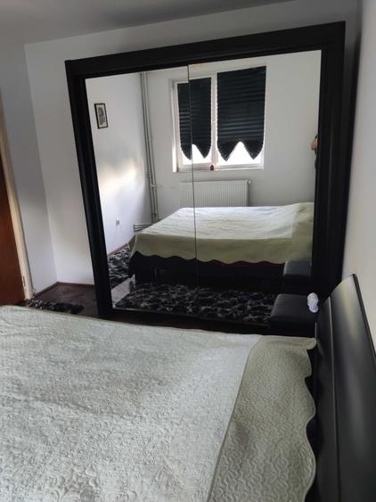 Apartament cu 3 camere semidecomandat, mobilat în Abator