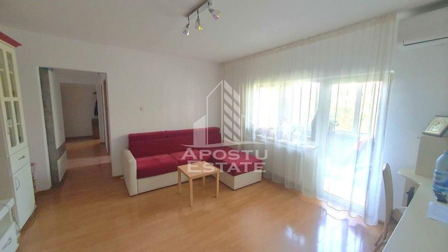 Apartament cu 3 camere semidecomandat, mobilat în Soarelui