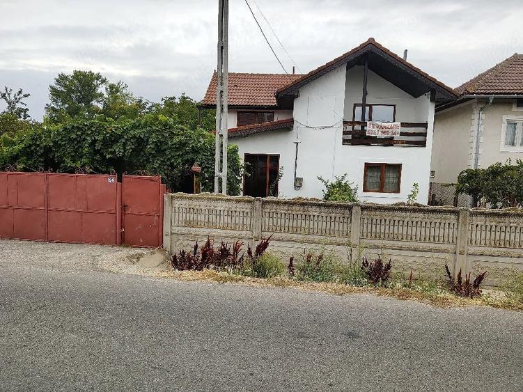 Casă cu 4 camere cu Teren 3000 Mp în Jiana