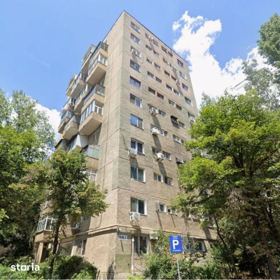 Apartament cu 3 camere semidecomandat în Giurgiului