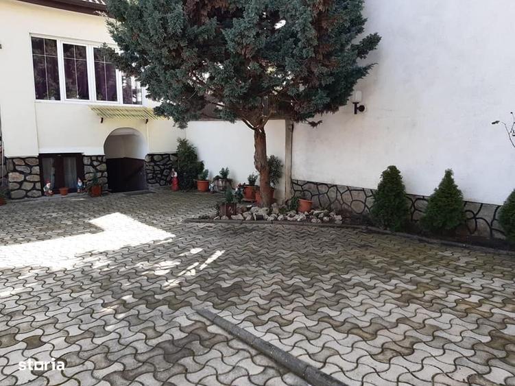 Casă cu 4 camere în Central