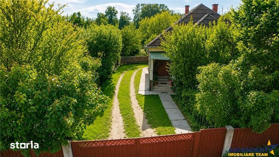 Casă cu 6 camere cu Teren 3269 Mp în Deda