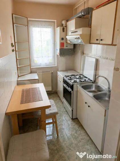 Apartament cu 3 camere semidecomandat în Central
