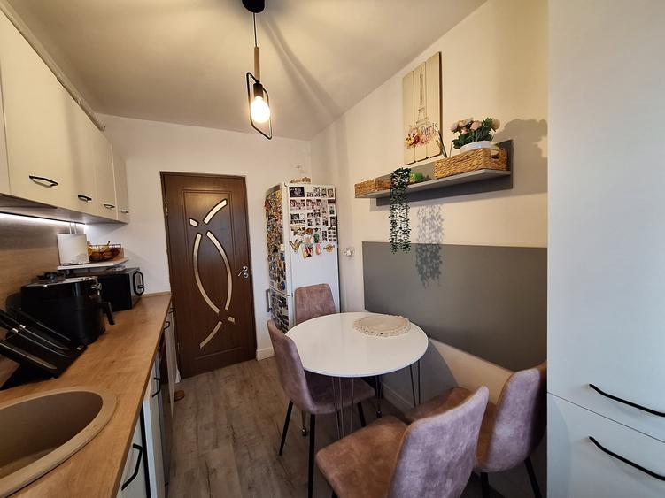 Apartament cu 2 camere, decomandat, zona Eroilor - 4