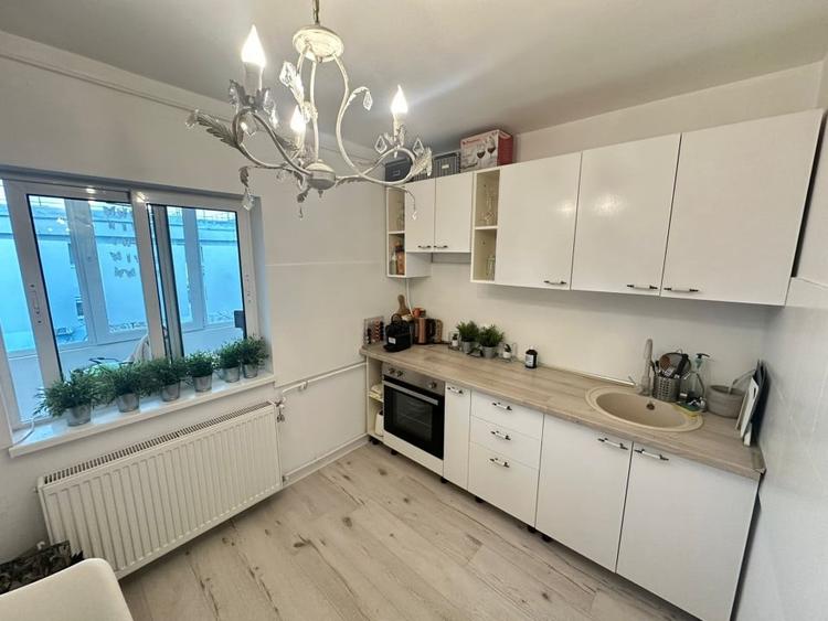 Apartament cu 3 camere decomandat, mobilat în Băneasa