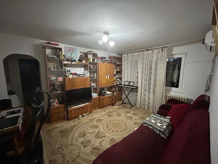 Apartament cu 3 camere semidecomandat în Păcurari