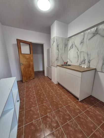 Apartament cu 4 camere semidecomandat în Colentina