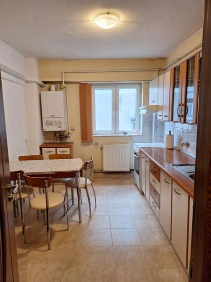 Apartament de vanzare, 3 camere decomandat +2 balcoane, Bd. REPUBLICI - 5