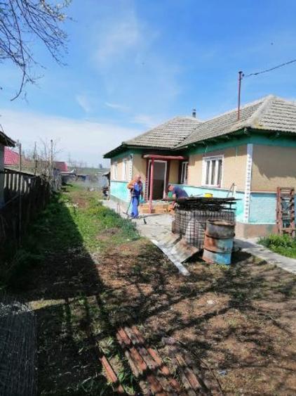 Teren cu casa suprafata totala 824 mp  - 2