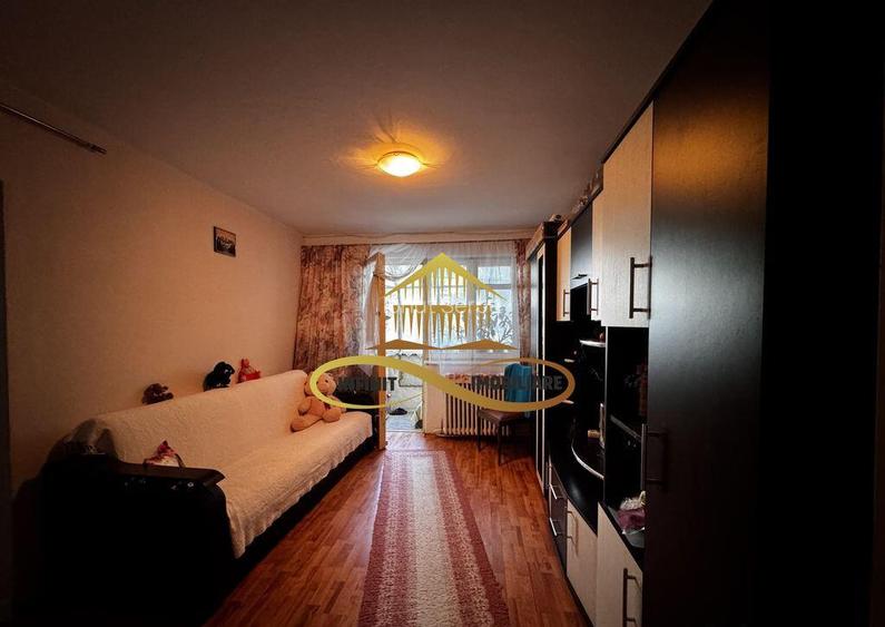 Apartament 3 camere cu balcon la parter - de vanzare Apartament 3 camere cu balcon la parter - de vanzare