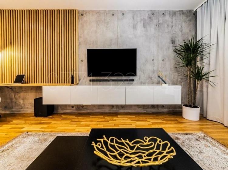 Expoxitiei Piata Presei Libere 1 Mai  Parcare - 1