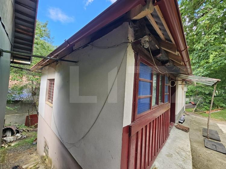 Casă individuală cu 2 camere cu Teren 10000 Mp în Almașu Mare