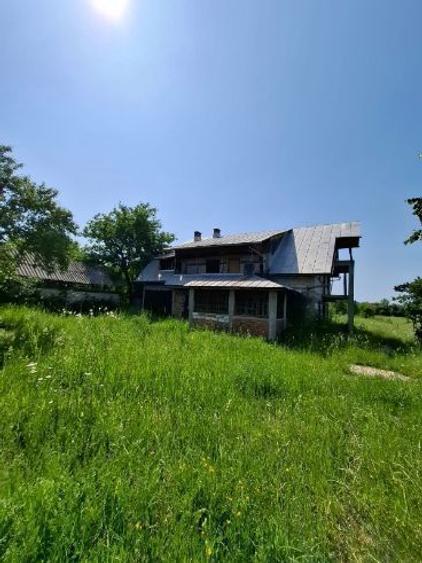 Vila P+1 cu teren 4500mp si garaj la DN 67 NOVACI drumul spre Ranca 18km. - 3