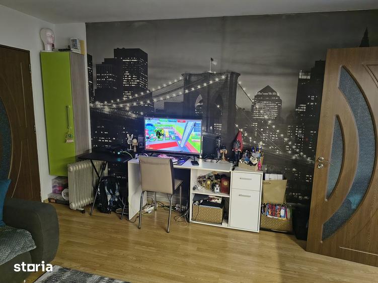 Vand apartament semidecomandat, mobilat ?i utilat, etajul 4 - 3