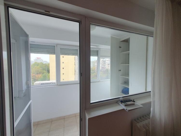 Proprietar vând apartament, 3 camere decomandate, 6/10, Bucur Obor - 1