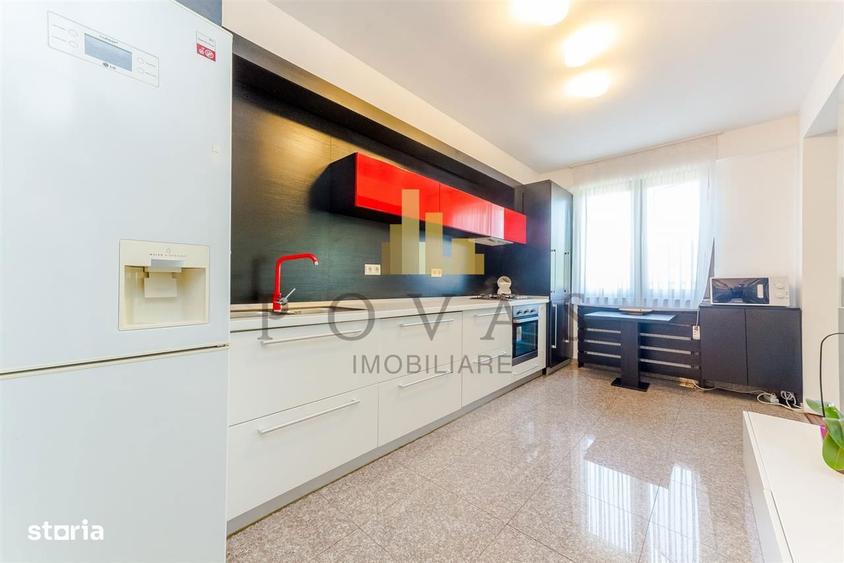 Apartament cu 3 camere semidecomandat, mobilat în Central — fotografia 3