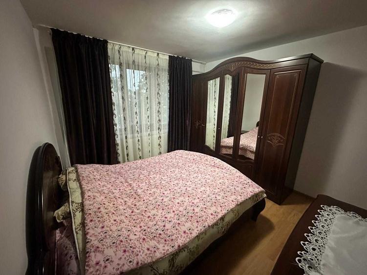Apartament cu 3 camere semidecomandat în Micro 17