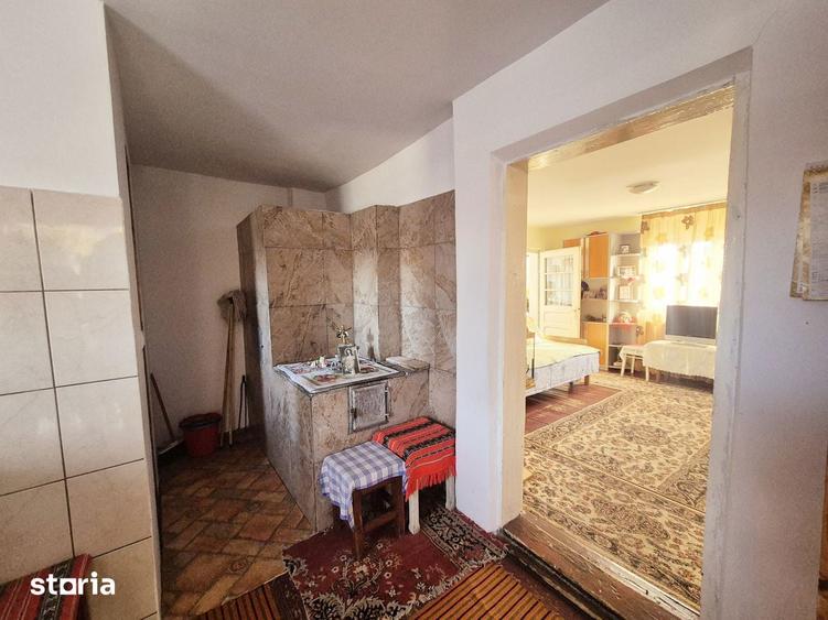 Casa din caramida ?i teren generos, comuna Dobreni - 13