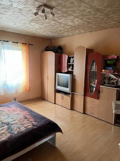 Vand casa cu etaj si teren - 1