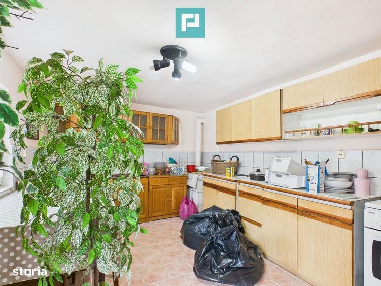 Casa cu 2 corpuri si 5 camere in Livada - 16