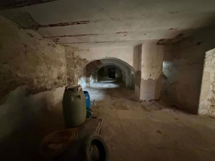 Casa de vanzare in zona semicentrala Craiova - teren 1658 mp - 1