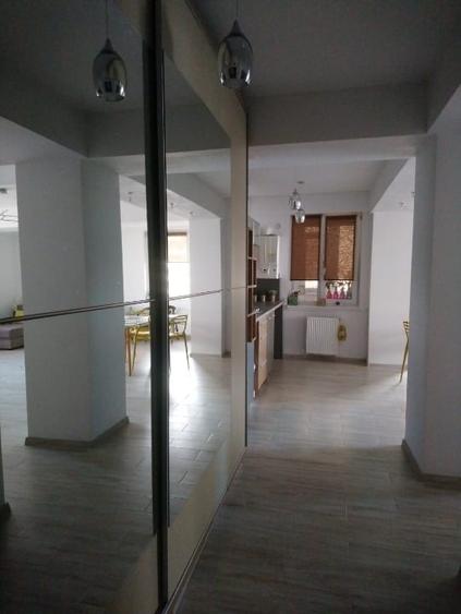 Mamaia ,de vanzare apartament 2 camere zona cluburi - 3