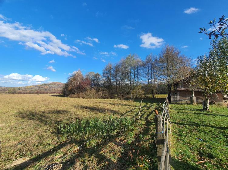 Terenul propus spre vanzare este situat in zona Bran -Tohanita   cu deschidere d - 2