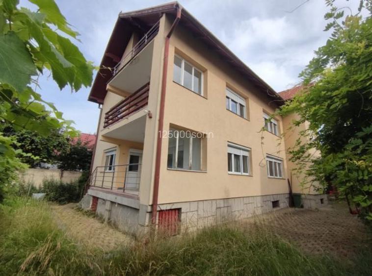 Vila cu 2 apartamente, pod mansardabil, teren, Mircea cel Batran. Vila cu 2 apartamente, pod mansardabil, teren, Mircea cel Batran.