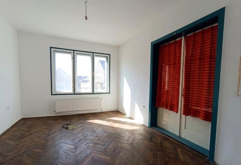 Casă renovabilă 185 mp, teren 1100 mp, zonă centrală – Teiuș - 1