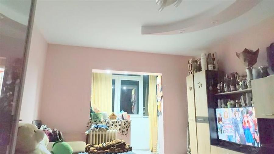 Apartament 2 camere, etaj 2, mobilat, zona Ura - 17