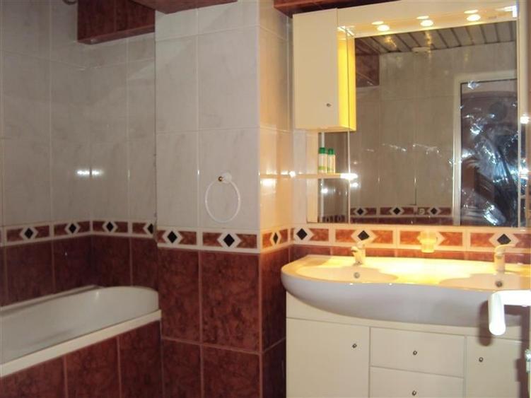 Inchiriez apartament 4 camere, et 2, semimobilat, zona Teatru - 14