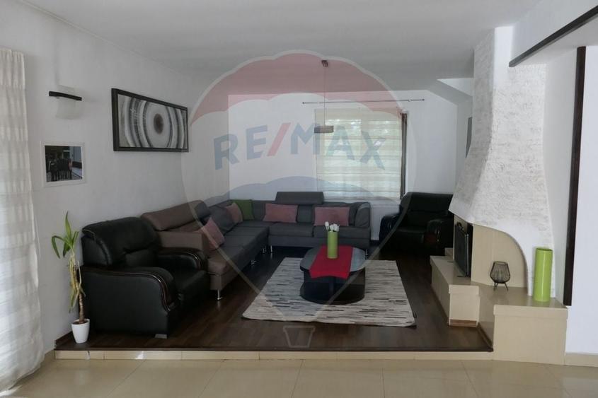 Vila cu 10 camere de vanzare in zona Centrala - 10