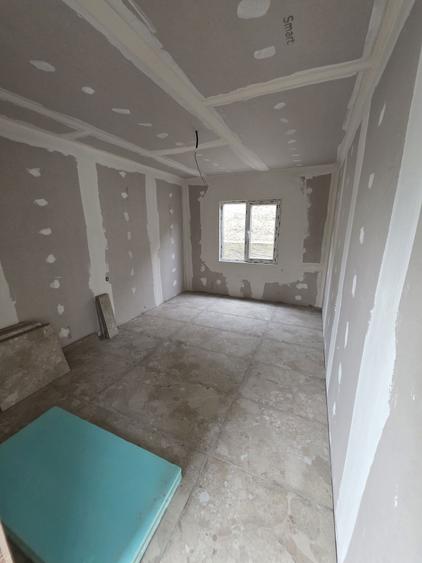 Vand casa pe structura metalica cu tot cu ferestre - 1