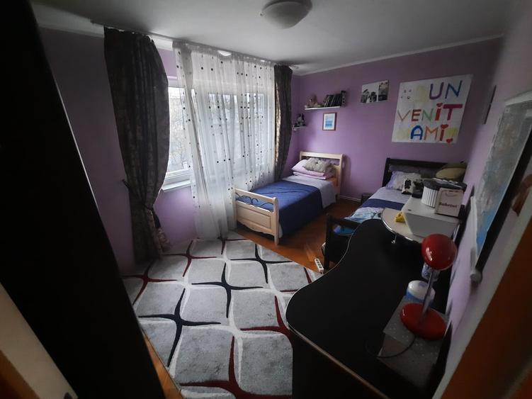 Apartament cu 3 camere, etaj 2/4, zona Podu Ros - 2