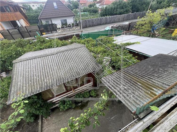 Casa de vanzare in Sibiu -  4 camere, curte, acces auto - 9