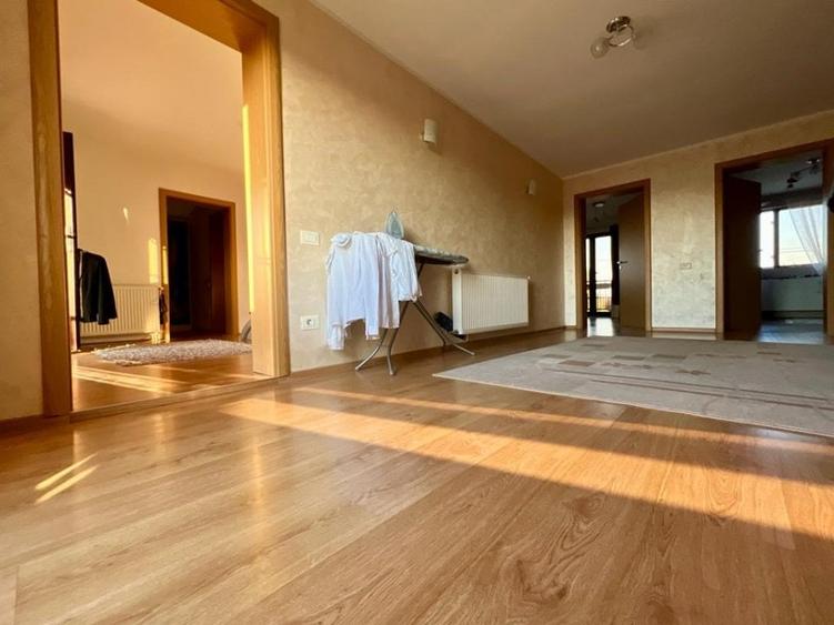 Casă cu 6 camere în Moșnița Veche - 21