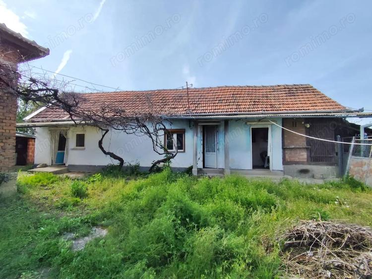 Casă cu 4 camere cu Teren 4122 Mp în Petid