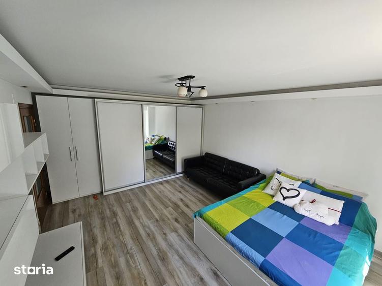 Garsoniera spa?ioasa cu balcon ?i mobilier complet - 3