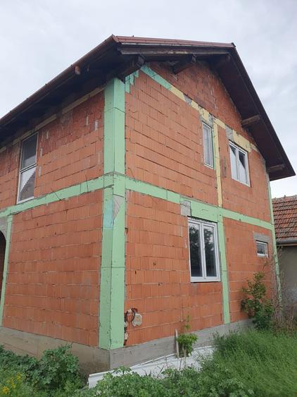 Casa de vanzare si teren - 2
