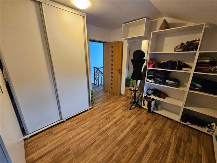 Vila de vanzare , Valea Lupului, 1 decembrie - 12