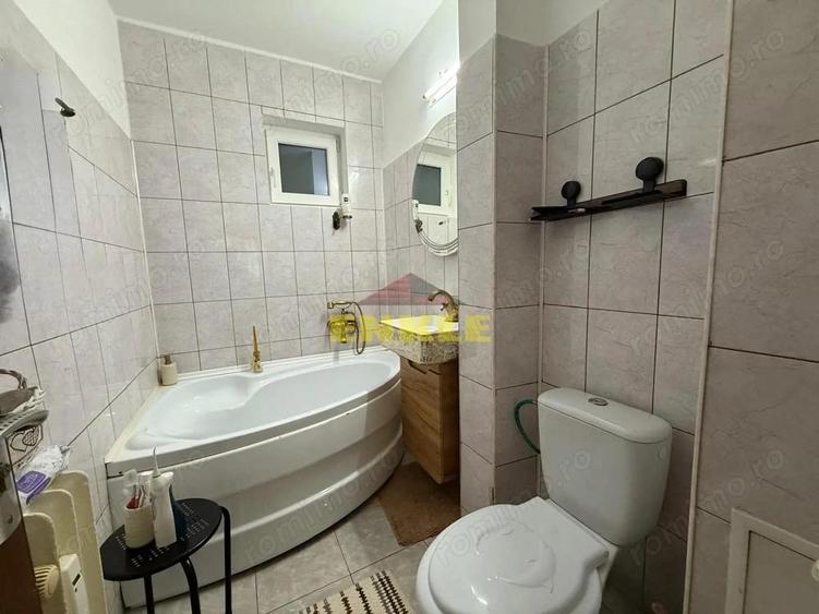 Vanzare apartament cu suprafa?a totala de 50 mp, zona Scolii 7 - 9