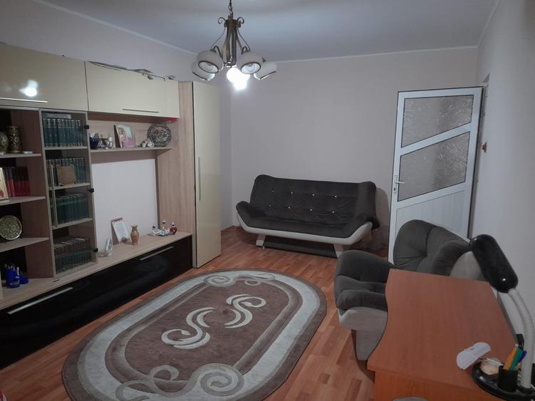 Apartament 2 camere renovat bloc cu lift si loc de parcare - 1