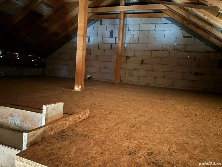 Vand casa la rosu cu tamplarie PVC - 5