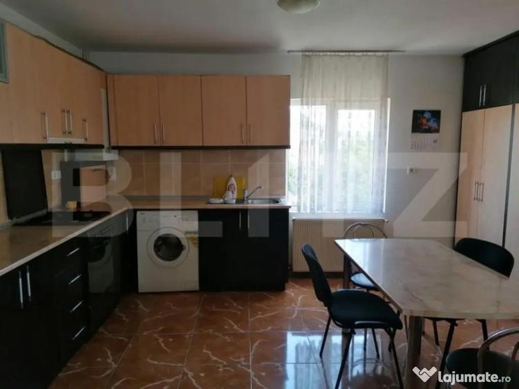 Apartament spatios de vanzare, 5 camere, 93 mp, zona Hotel D - 9