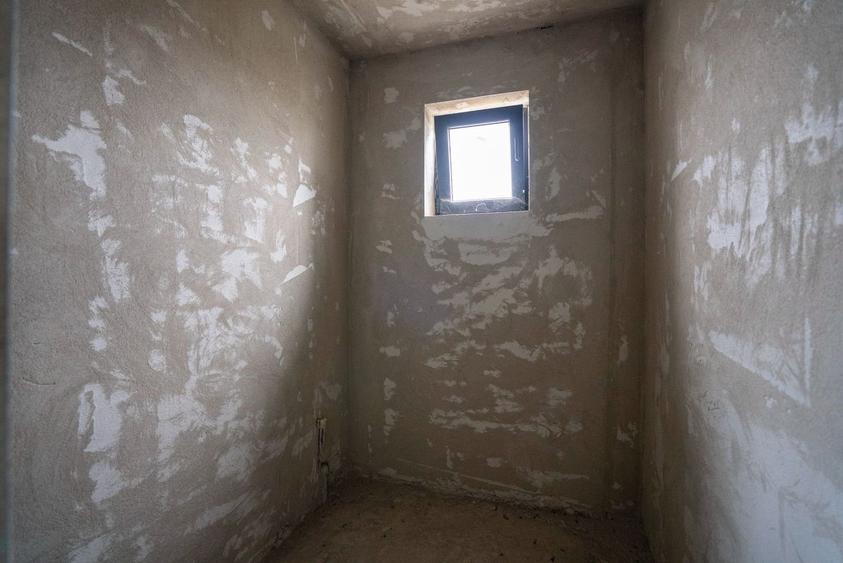 CASA NOUA SEMIFINISATA IN CIHEI CU 3 CAMERE - 8