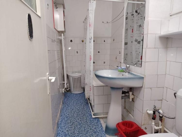 Inchiriez apartament 2 camere - 4